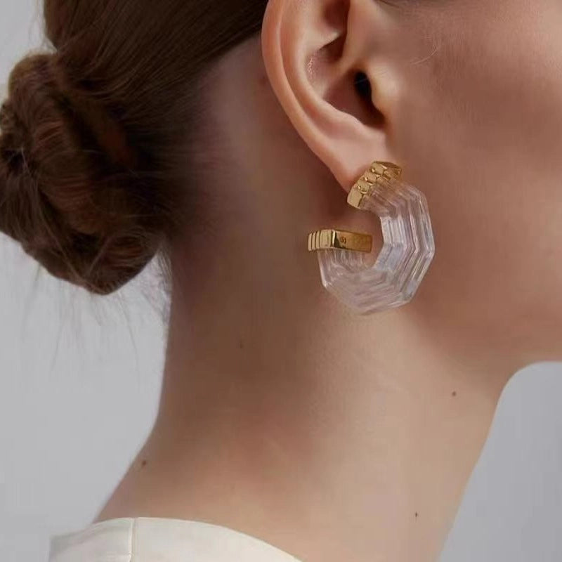 Orecchini a cerchio a forma di C con motivo geometrico a diamante in resina, design di nicchia, sofisticati, versatili ed eleganti.