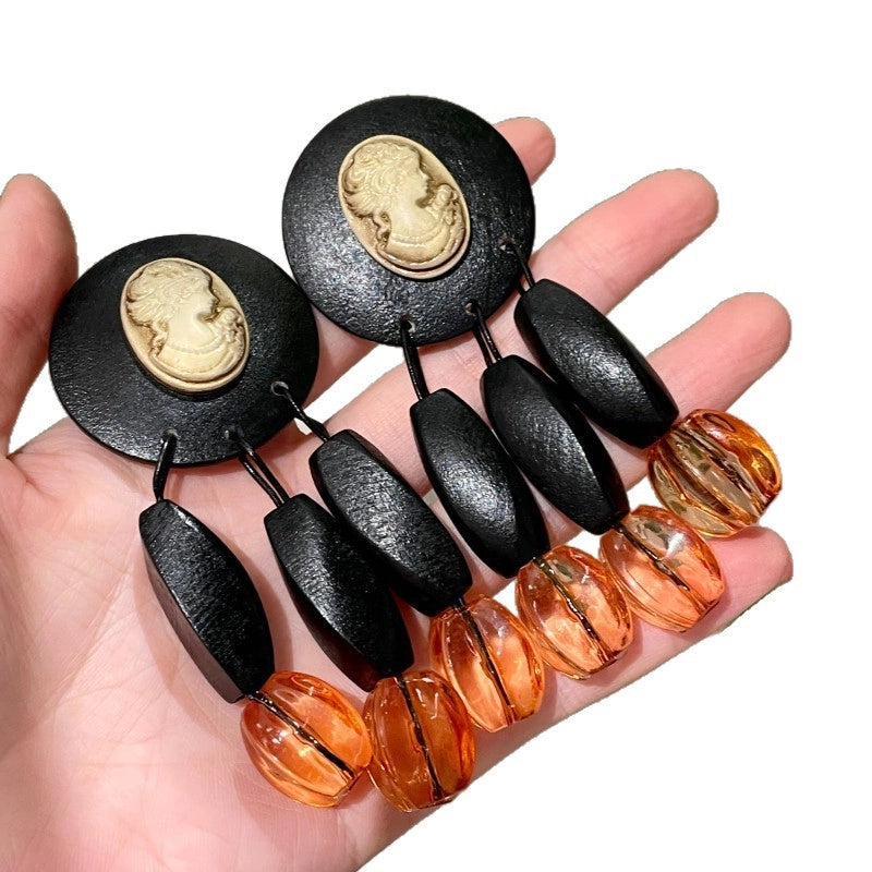 Orecchini in vetro arancione di alta gamma, ispirati allo stile vintage italiano, eleganti e raffinati.