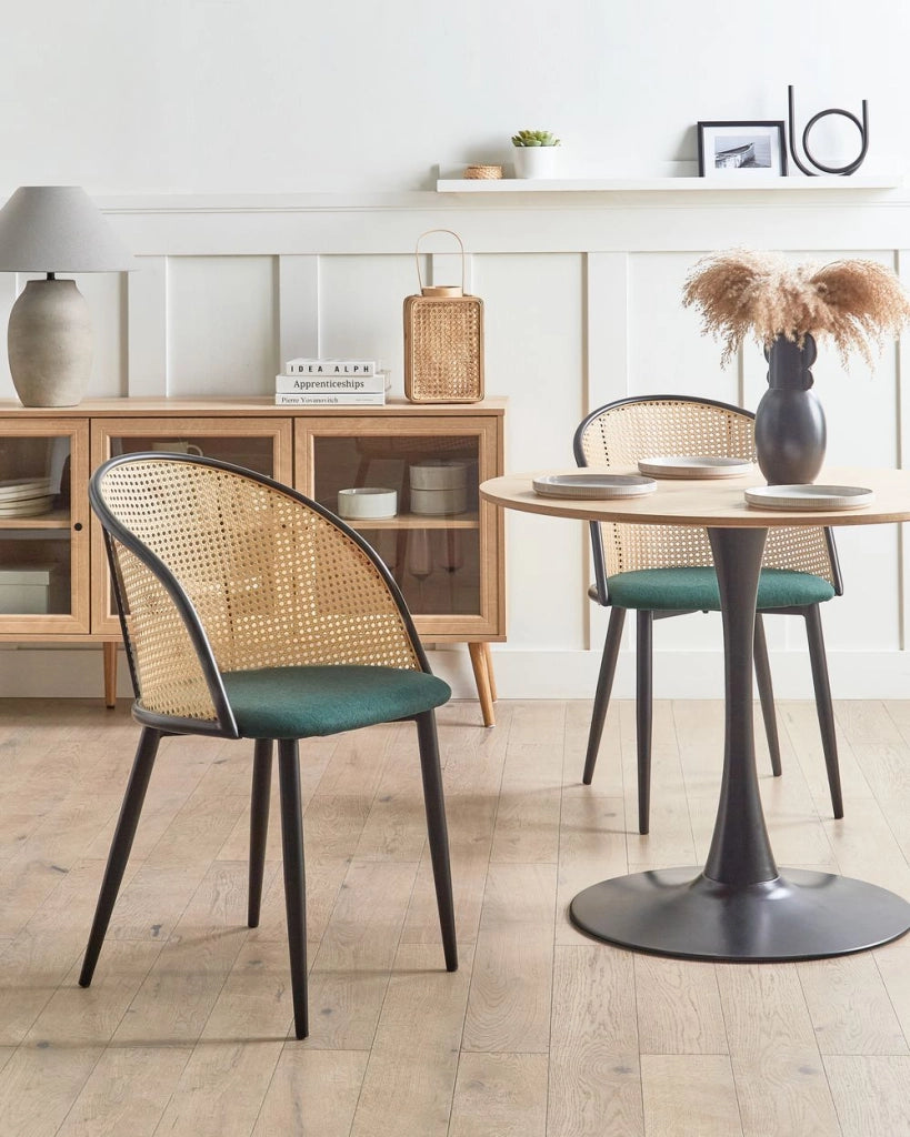 Set di 2 sedie da pranzo d'accento con struttura in metallo nero e tessuto verde Seduta a treccia viennese Schienale con seduta retrò