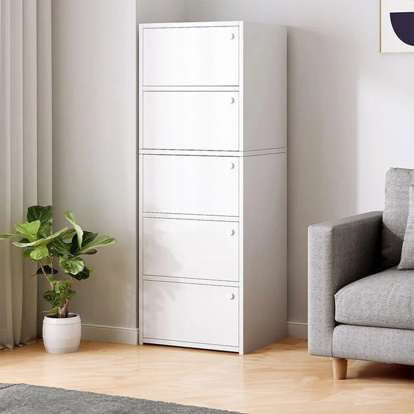 Armadietto alto, finitura bianca, con misure 40x24x127 cm.
