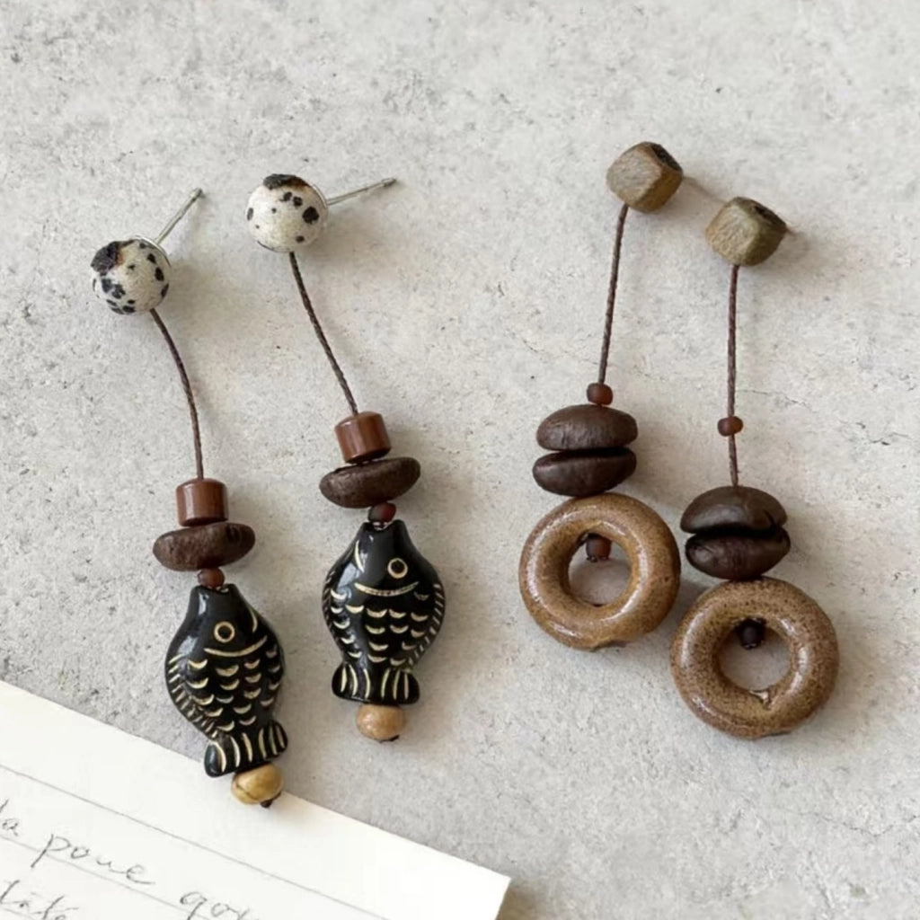 Orecchini a forma di pesce in stile retr¨° per donna, stile antico, stile etnico, orecchini a perno in legno ispirati allo Zen, orecchini dal design di nicchia.