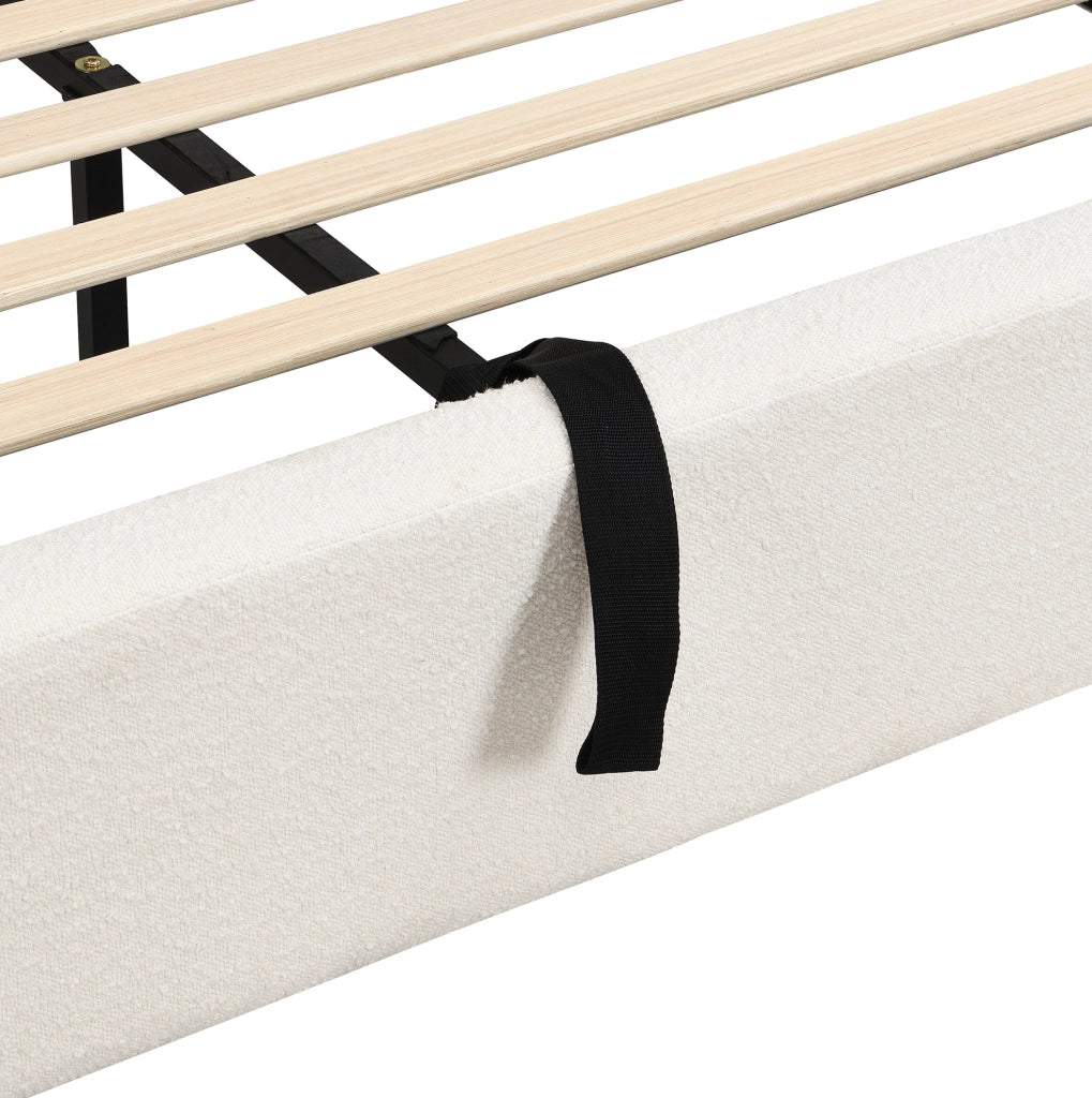Letto imbottito con contenitore; in bouclé beige