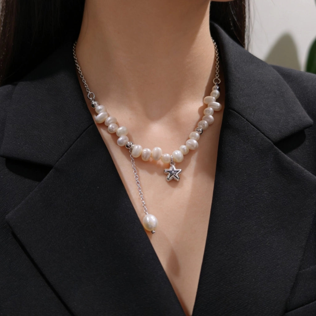 Collana barocca con perle d'acqua dolce naturali e nappe