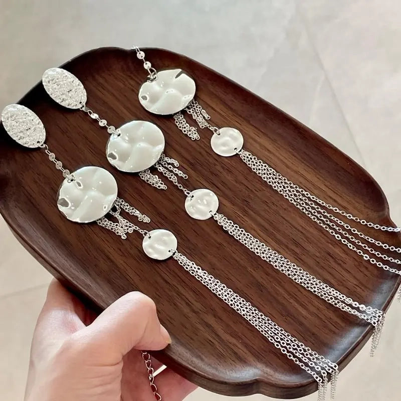 Set composto da collana e orecchini con nappe di perle, realizzati a mano: gioielli con perline e paillettes