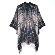 Sciarpa scozzese a quadri con frange, un classico e versatile scialle/mantella da donna con spacchi.