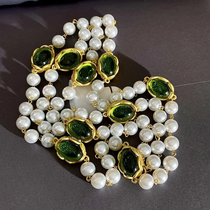 Collana vintage fatta a mano con perle e perline in vetro verde, accessori di lusso, regalo di Natale o di compleanno.