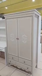 Armadio legno 2 porte 3 cassetti legno shabby tortora bianco scritte 110x55x190 (1236) - Mobili 2G