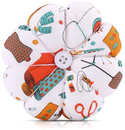 Cuscino da ago - Pompon - Ago - Matita per sartoria - Cuscino da ago bracciale - Portatile - Materiale: Tessuto, Diametro: 10 cm - Cuscino da ago