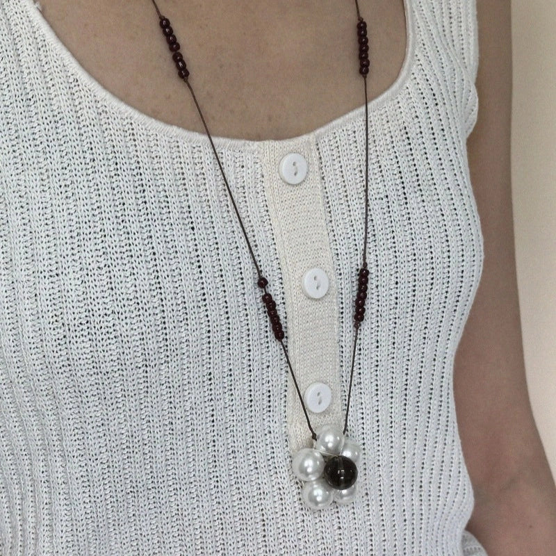 Collana intrecciata con corda di cera e fiori di perle, girocollo tridimensionale a pi¨´ strati con fiori.