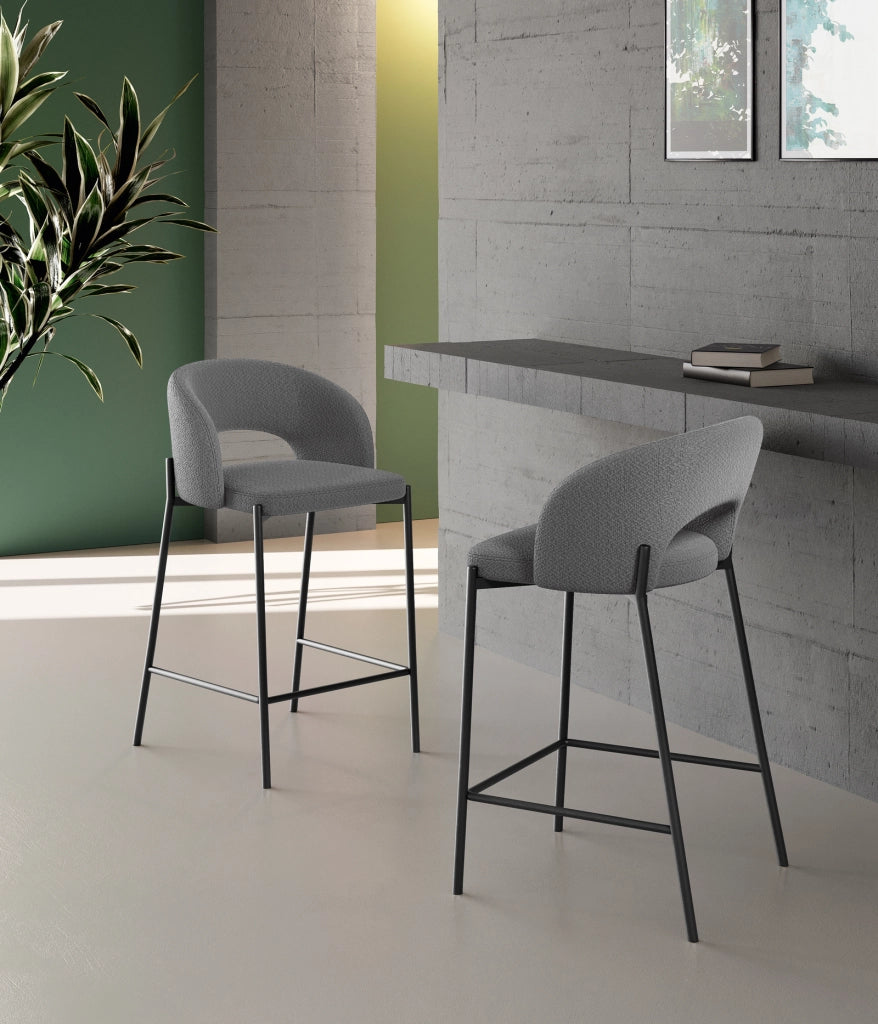 Sgabello Cucina Greta con Seduta in Tessuto Grigio Chiaro e Gambe in Metallo Grigio Grafite - Design Ergonomico - Om/394/SGC