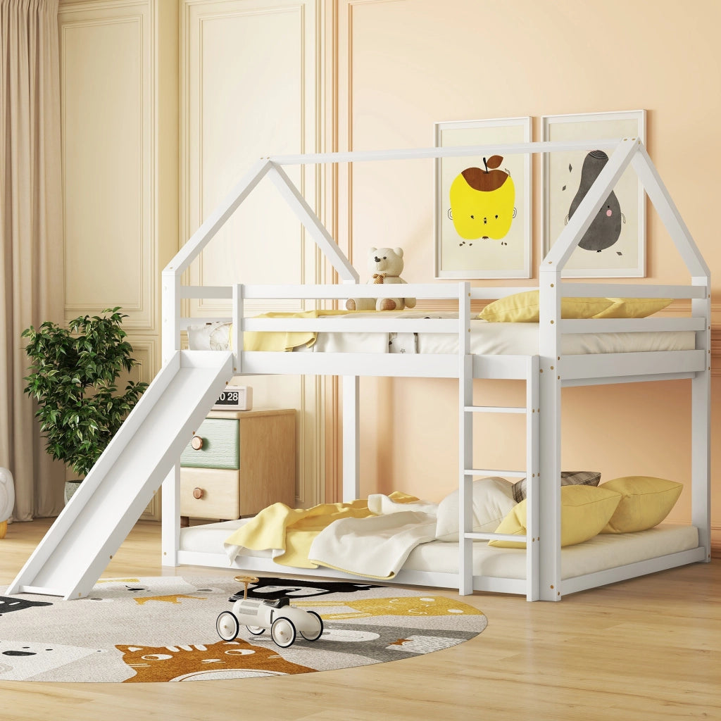 Letto a castello a casetta con scivolo e scala; doghe incluse; pino massello e MDF; bianco; 140x200 cm