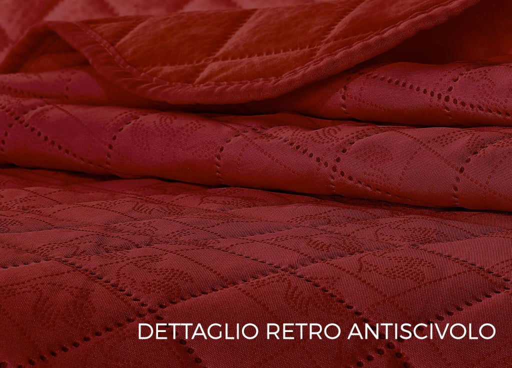Copridivano Penisola Antimacchia Antiscivolo Trapuntato Imperiale Bordeaux - 240 - Sinistra