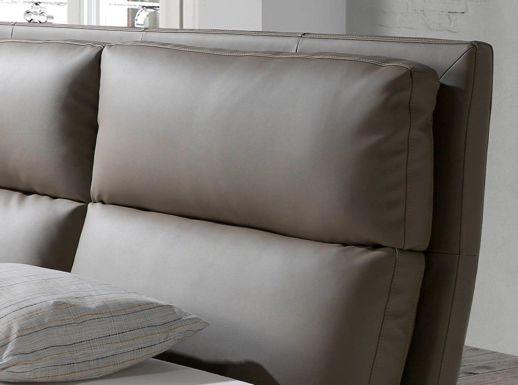 Letto in similpelle color visone