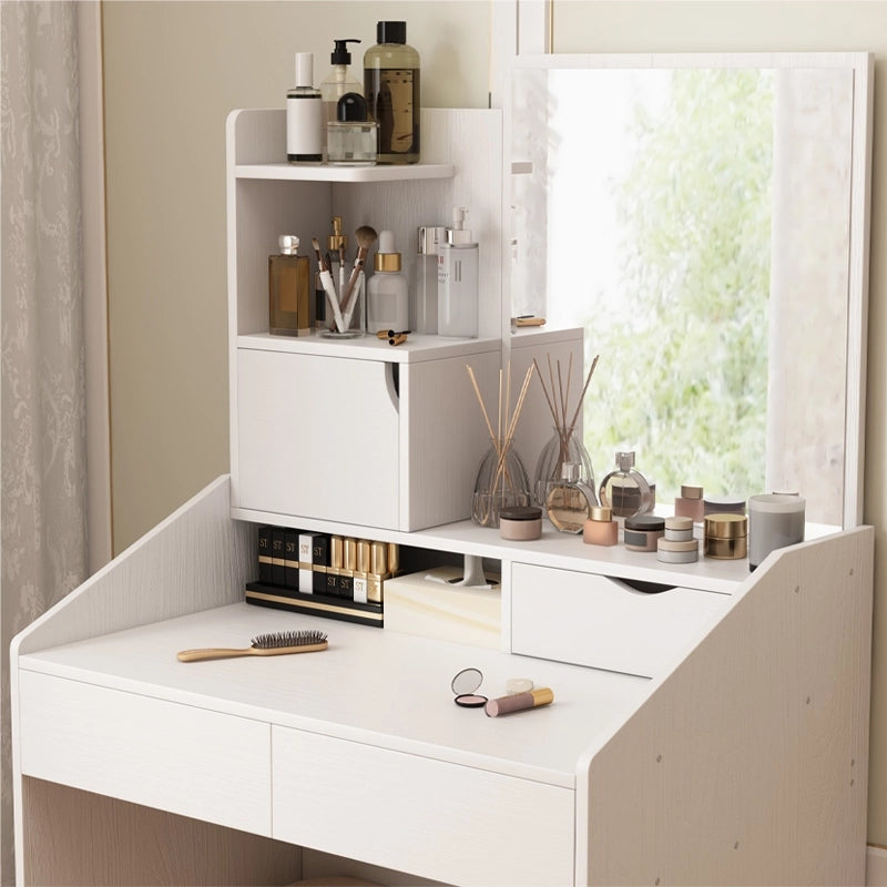 Grande toeletta bianca con specchio per il trucco, stile scandinavo