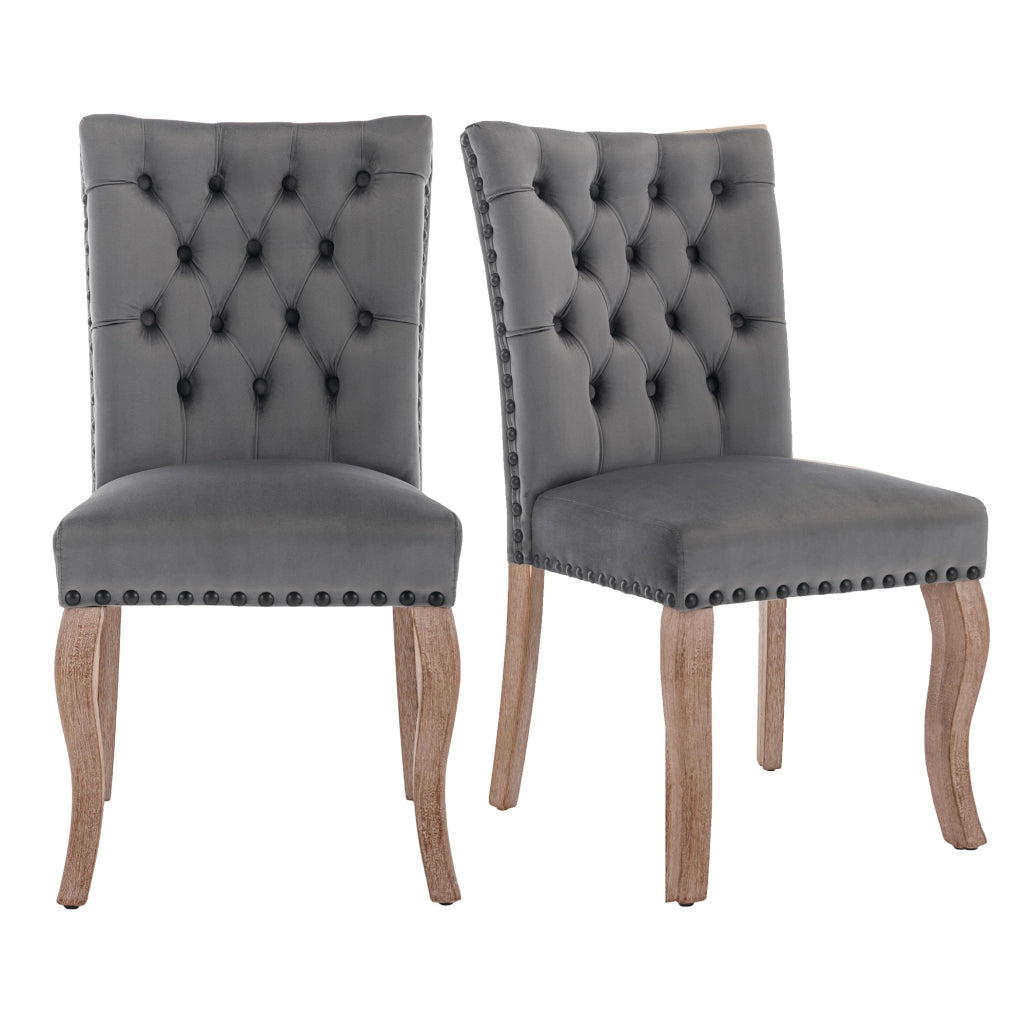 Sedia da pranzo in velluto grigio con gambe in legno e borchie decorative