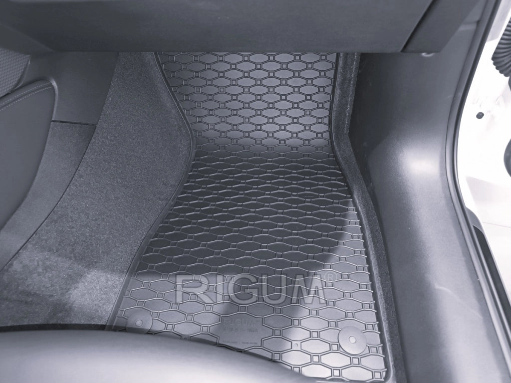 RIGUM906615 Tappeti per Auto Gomma Audi A5 (FU) B10 Berlina E Avant dal 2025-,MHEV e PHEV, A6 (C9) (FU) MHEV dal 2024-