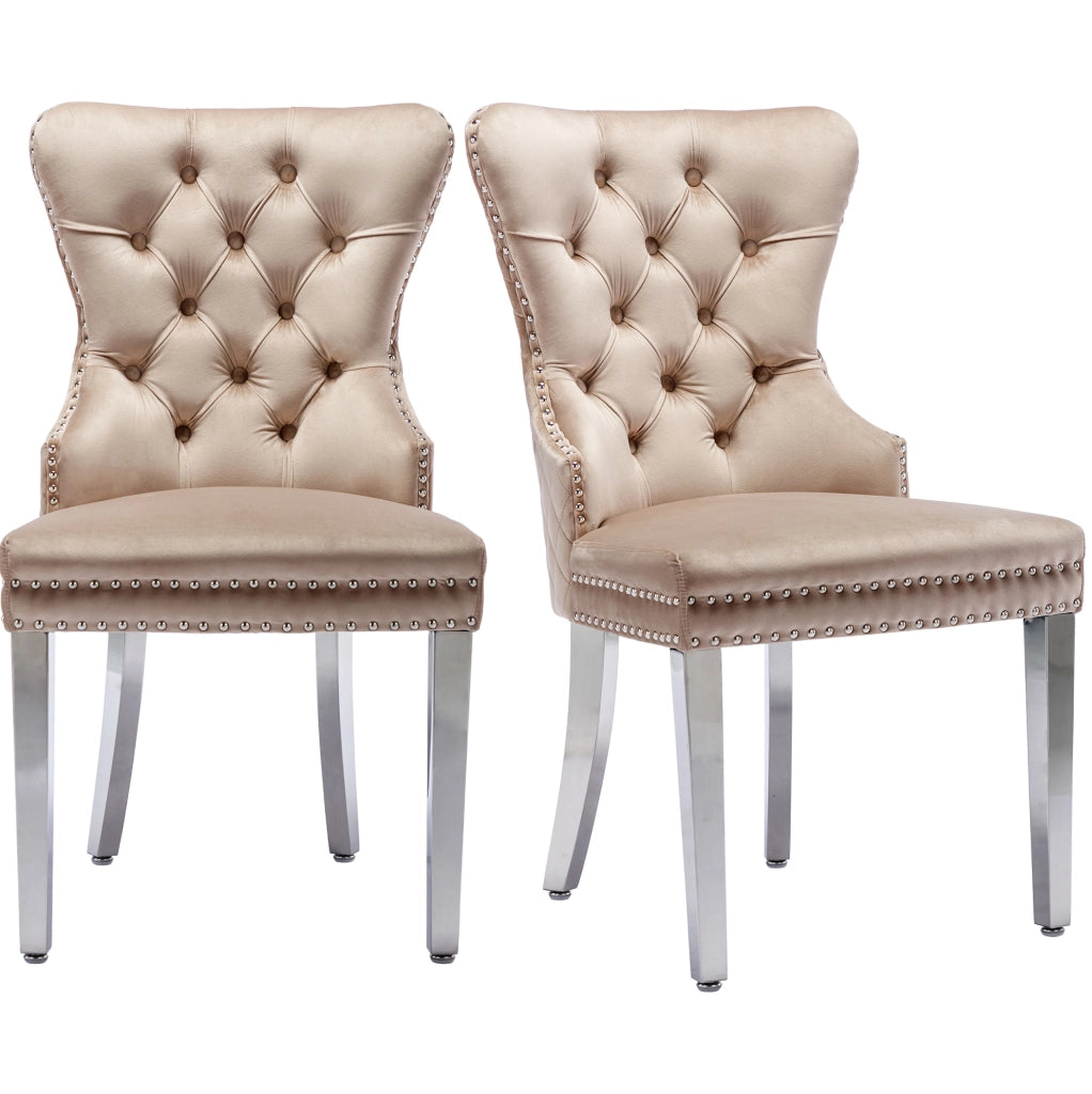 Sedia da pranzo in velluto beige con telaio in legno massiccio; gambe in metallo e schienale con fibbia quadrata