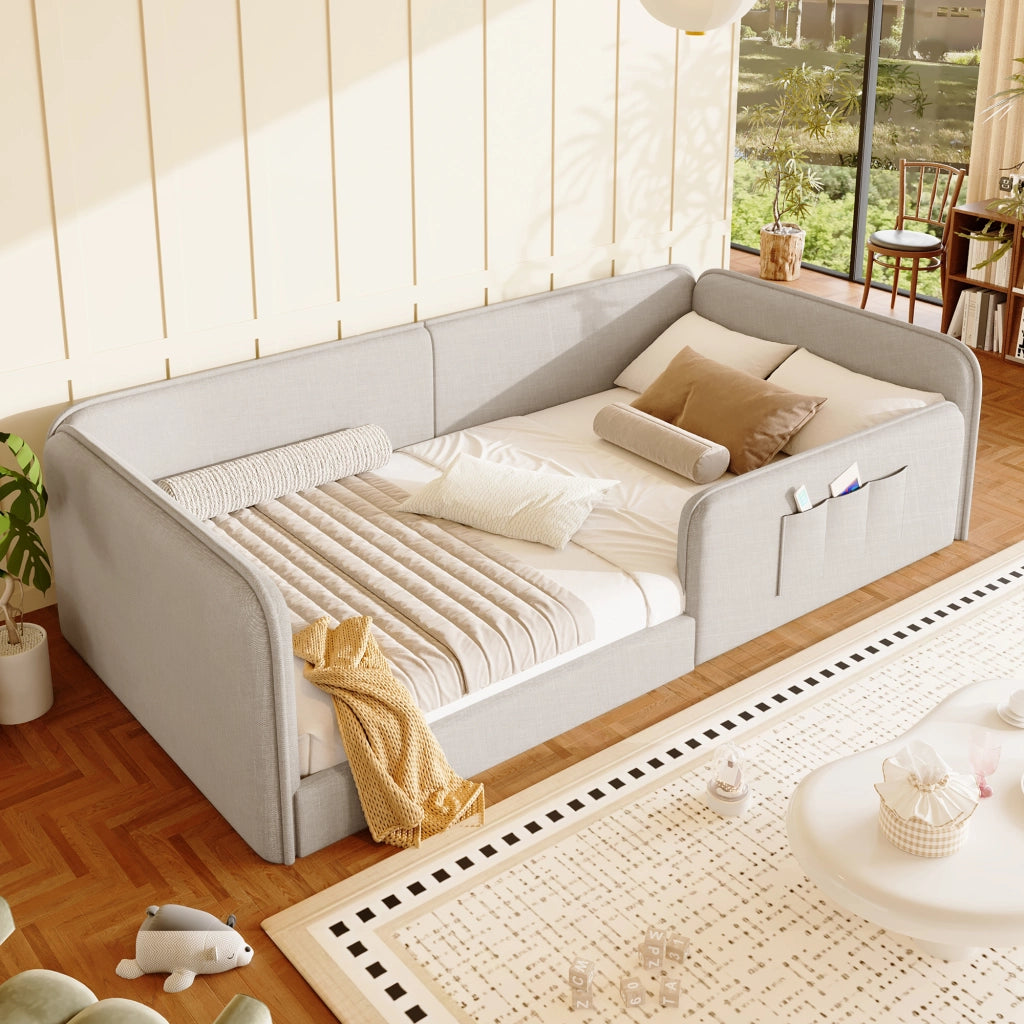 Letto imbottito per bambini 90x200 cm con parapetto perimetrale; schiuma antiurto; tasche laterali e rivestimento in lino beige
