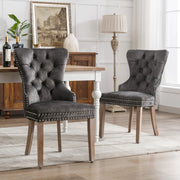 Sedia da pranzo imbottita con gambe regolabili, borchie decorative e anello posteriore, in velluto grigio
