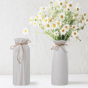 Set di 2 moderne vasi da terra con fiori di pampas - decorazione da tavolo in ceramica con fiori secchi.