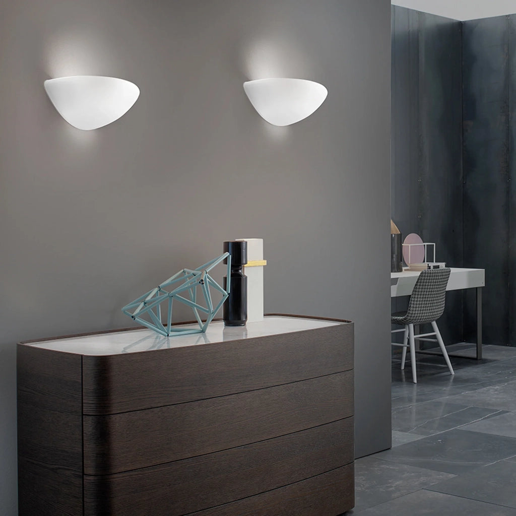 Spicchio parete 330x115x160mm. 10w led 3000k 480lm.-ip20- vetro bianco