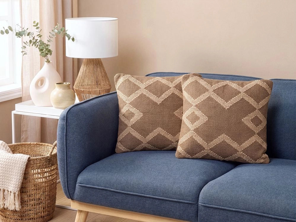 Set di 2 cuscini in iuta e lana marrone chiaro e beige motivo geometrico 45 x 45 cm camera da letto soggiorno