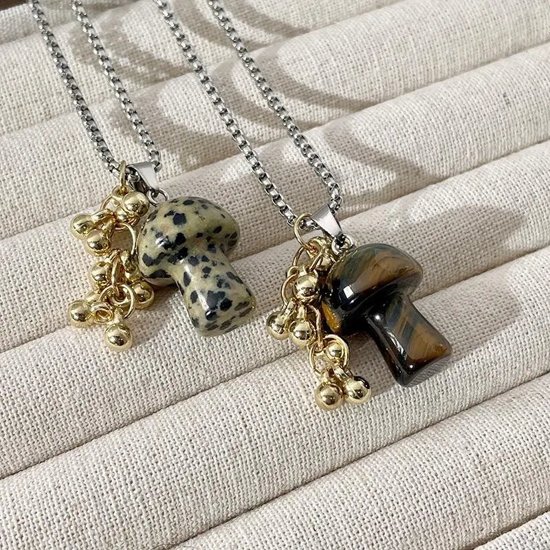 Collana lunga con ciondolo a forma di fungo di cioccolato in pietra naturale, realizzata a mano, regalo di Natale o di compleanno.