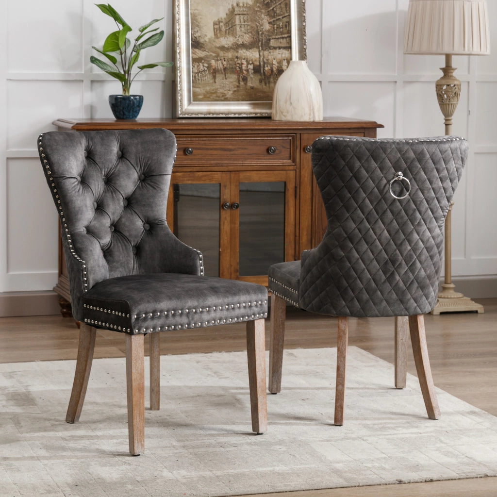 Sedia da pranzo imbottita con gambe regolabili, borchie decorative e anello posteriore, in velluto grigio