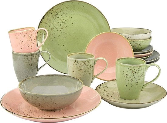 Set di piatti e tazze in materiali riciclati