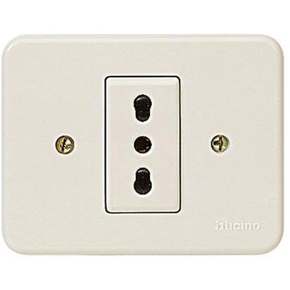 Domino - presa 2P+T 16A 250 V