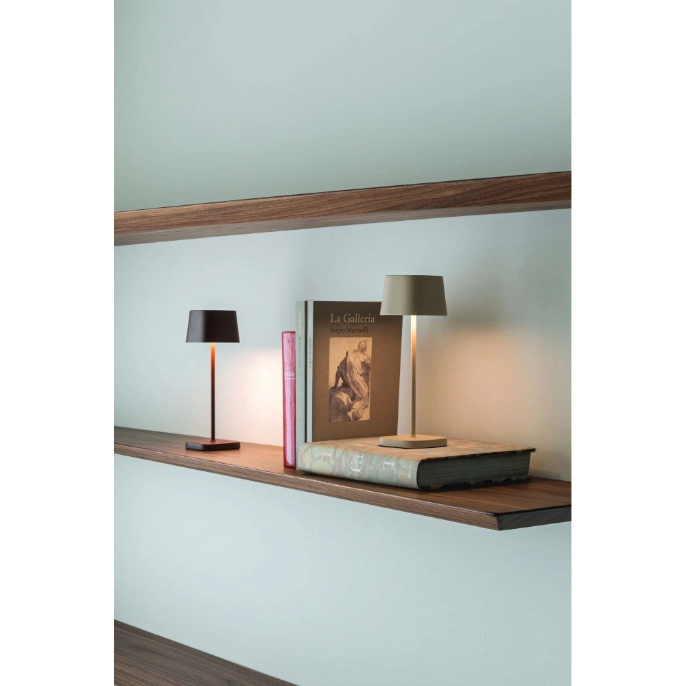 Zafferano Ofelia Pro Micro Lampada a led da tavolo Sabbia ricaricabile e dimmerabile