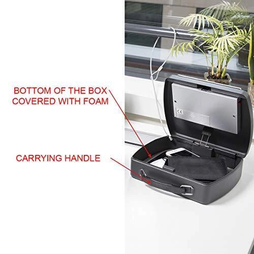 Master Lock P008EML Cassaforte Portatile con Combinazione Digitale e Cavo d'Acciaio Capacita' 2.17 L Alimentazione 4 AA (non incluse) Chiavi di Emergenza Incluse colore Nero