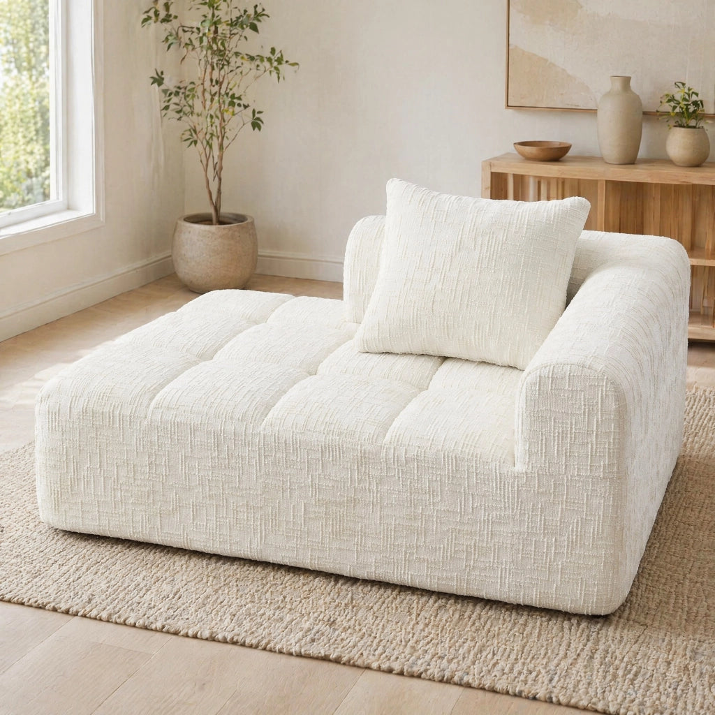 Chaise longue moderno in chenille beige 158x90x60 cm con tasche laterali e cuscino
