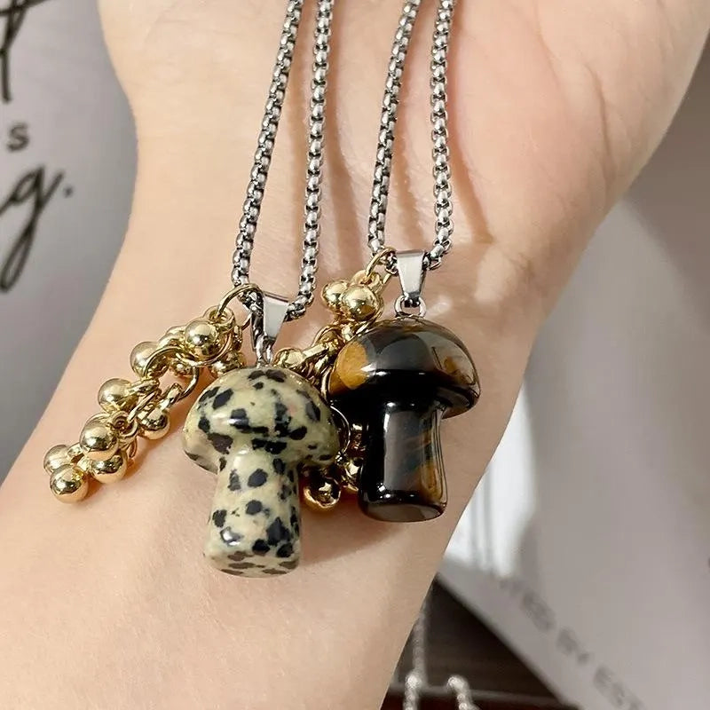 Collana lunga con ciondolo a forma di fungo di cioccolato in pietra naturale, realizzata a mano, regalo di Natale o di compleanno.