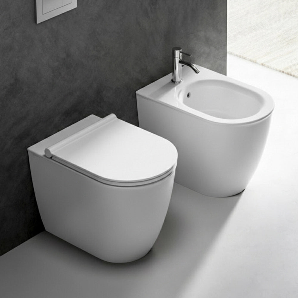 Set sanitari filomuro traslato bianco opaco e sedile soft close di Ceramica Dolomite Mayka