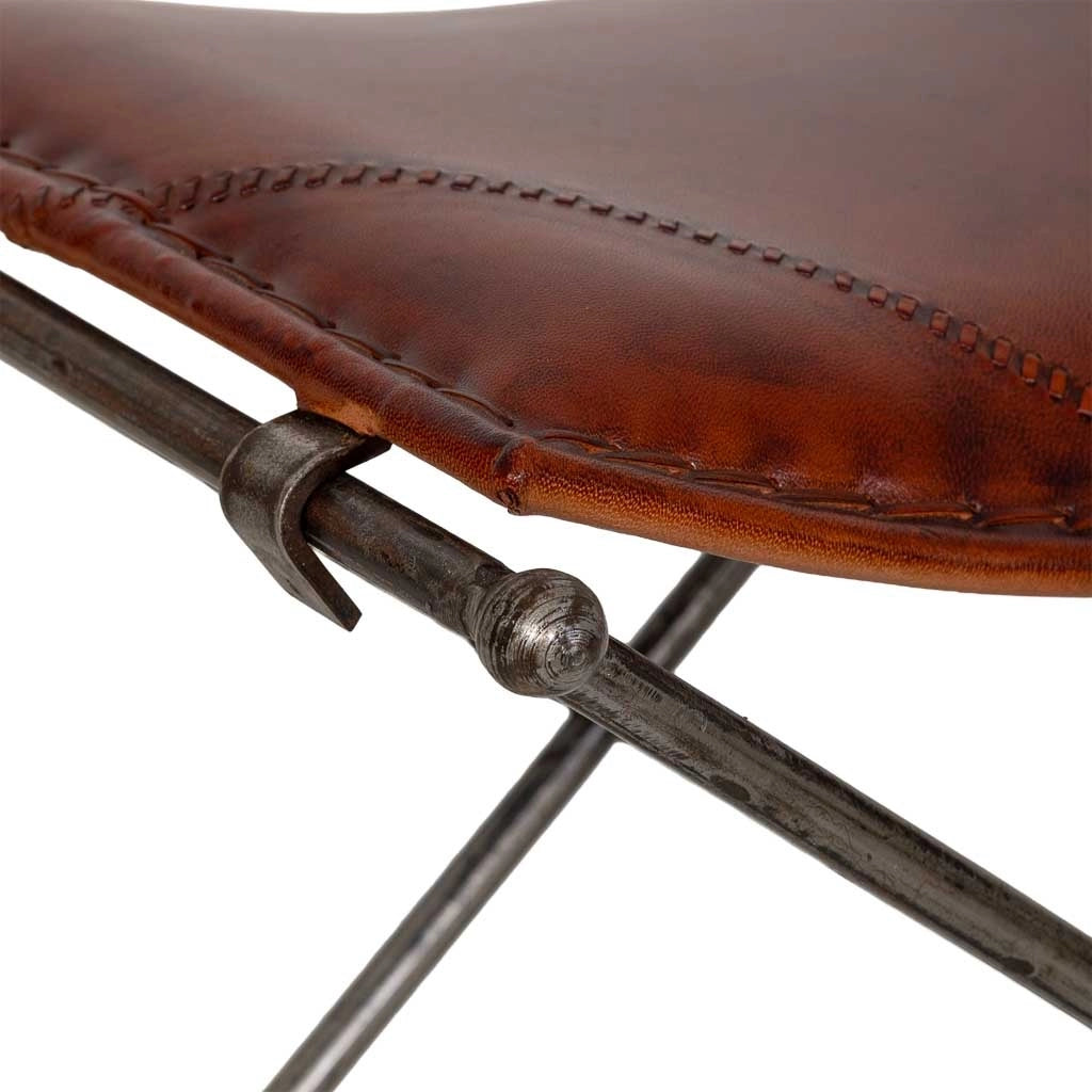 Sgabello marrone con gambe in metallo 50x45x45h cm