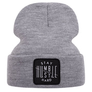 Cappelli lavorati a maglia ricamati STAY, caldi cappelli invernali lavorati a maglia, grigi