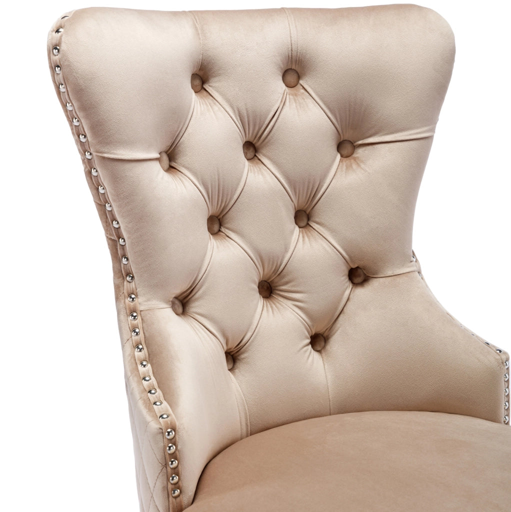 Sedia da pranzo in velluto beige con telaio in legno massiccio; gambe in metallo e schienale con fibbia quadrata