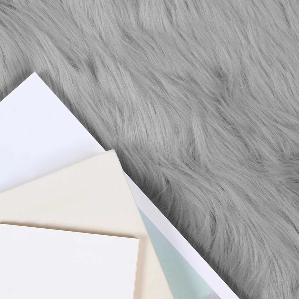 Tappeto in finta TAFALLA | Tappeto del soggiorno Grigio 100 x 200 cm Poliestere