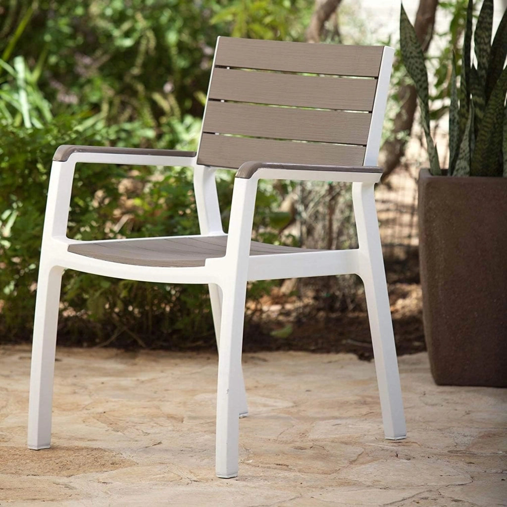 Poltrona da Esterno Harmony in Resina Effetto Legno Colore Bianco Tortora Impilabile e Resistente alle Intemperie Keter