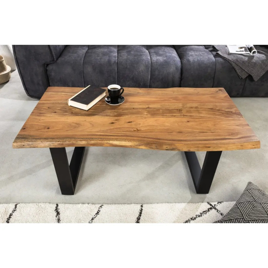 Tavolino basso ARKAYA 120 cm in legno di acacia massiccio con gambe in metallo nero a forma di U