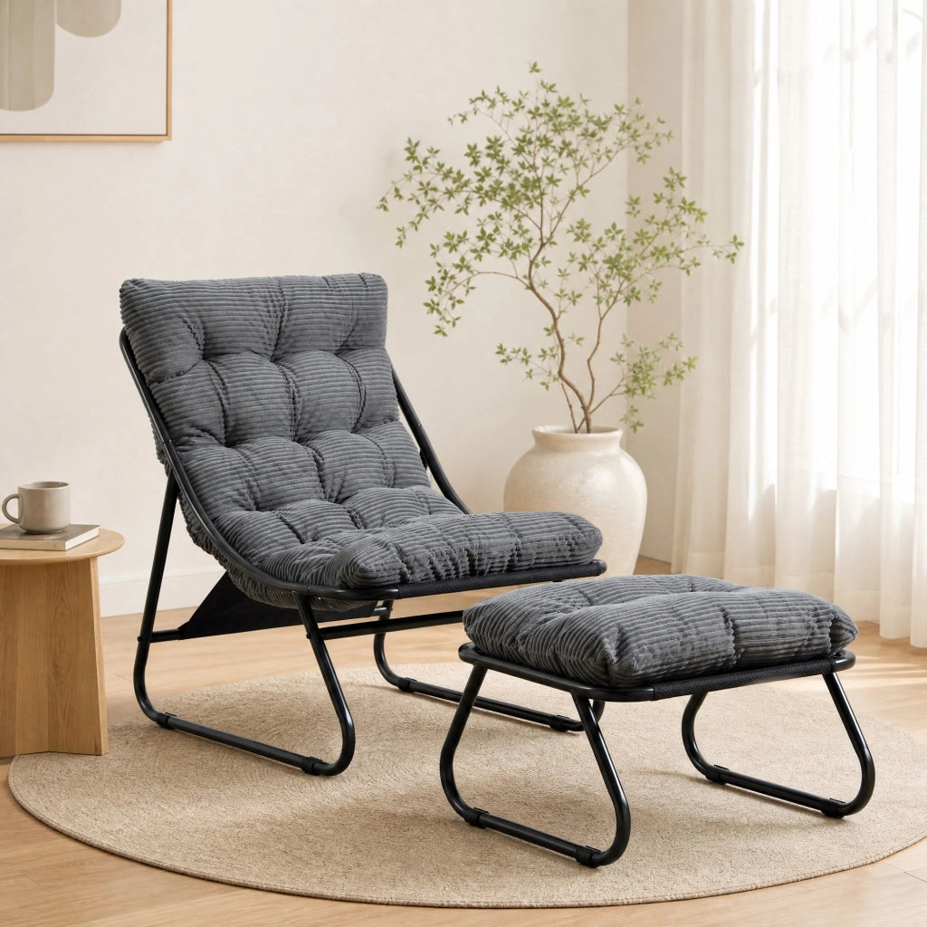 Sedia lounge da esterno con ottomano, telaio nero e cuscino grigio