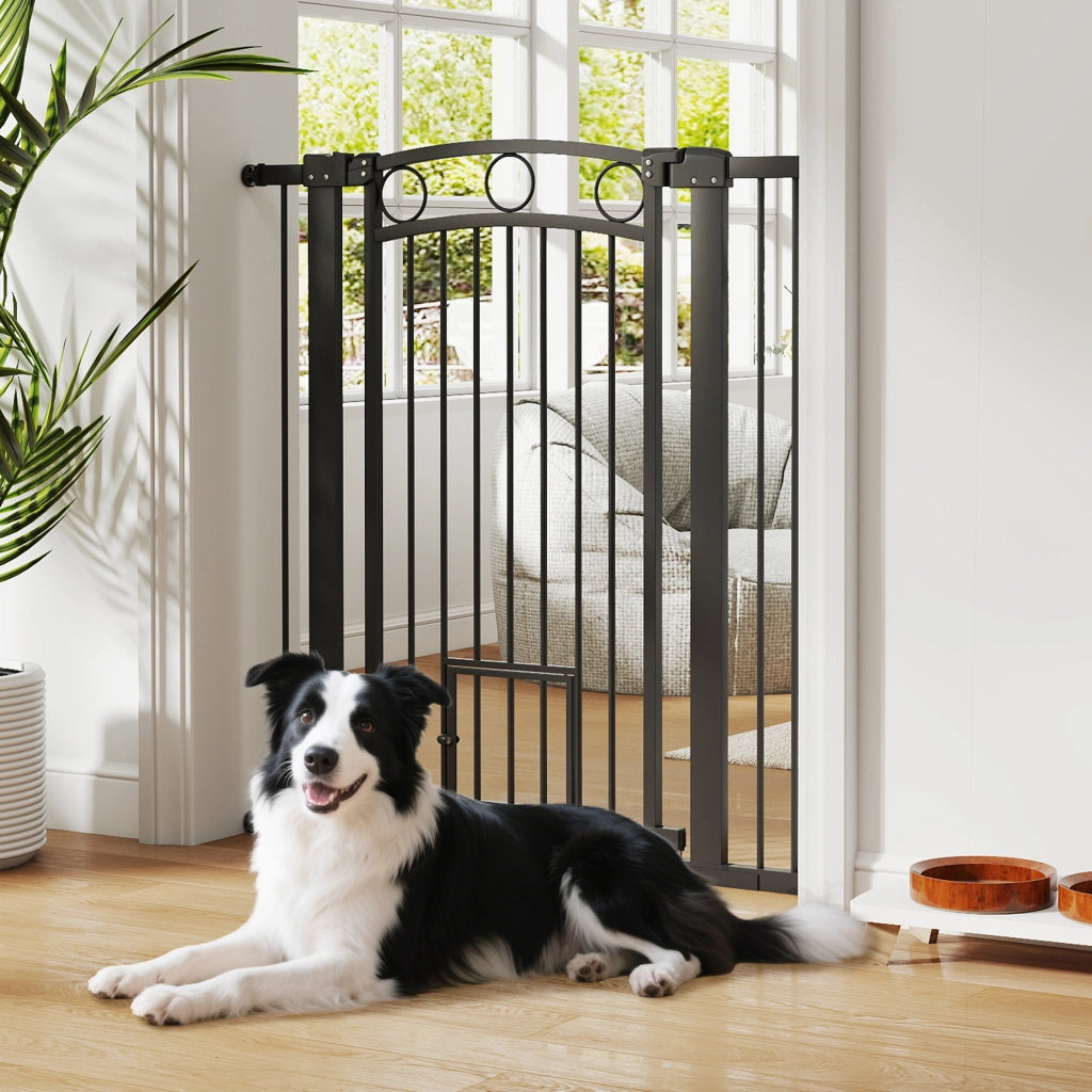 Cancelletto per Animali Domestici con Porta per Gatti ¨C Xylo ¨C 106cm Altezza Regolabile Nero