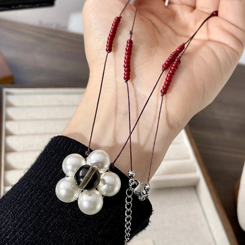 Collana intrecciata con corda di cera e fiori di perle, girocollo tridimensionale a pi¨´ strati con fiori.