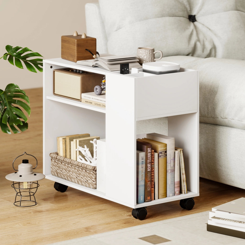 Tavolino da Salotto 70x36x60 cm con Ruote Vani Aperti Ripiano e Scomparto Superficie in Melamina Bianco