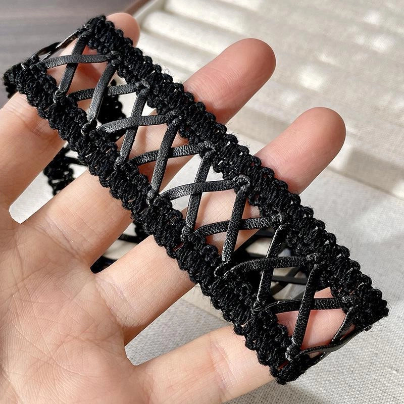 Collana girocollo a croce in pelle PU nera intrecciata a mano, stile motociclistico, collana scura e alla moda, regalo di Natale o compleanno.