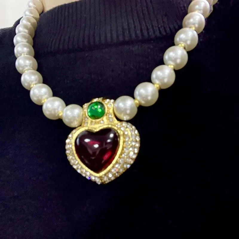 Collana con ciondolo a forma di cuore in perla di vetro vintage, realizzata a mano, regalo di Natale o compleanno.