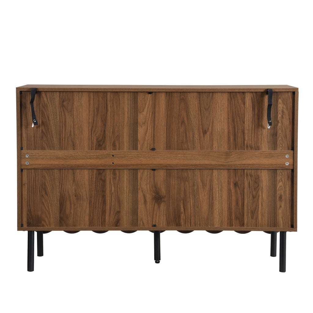 Sideboard moderno 120x35x80 cm in MDF effetto noce; ante ondulate e ripiani regolabili