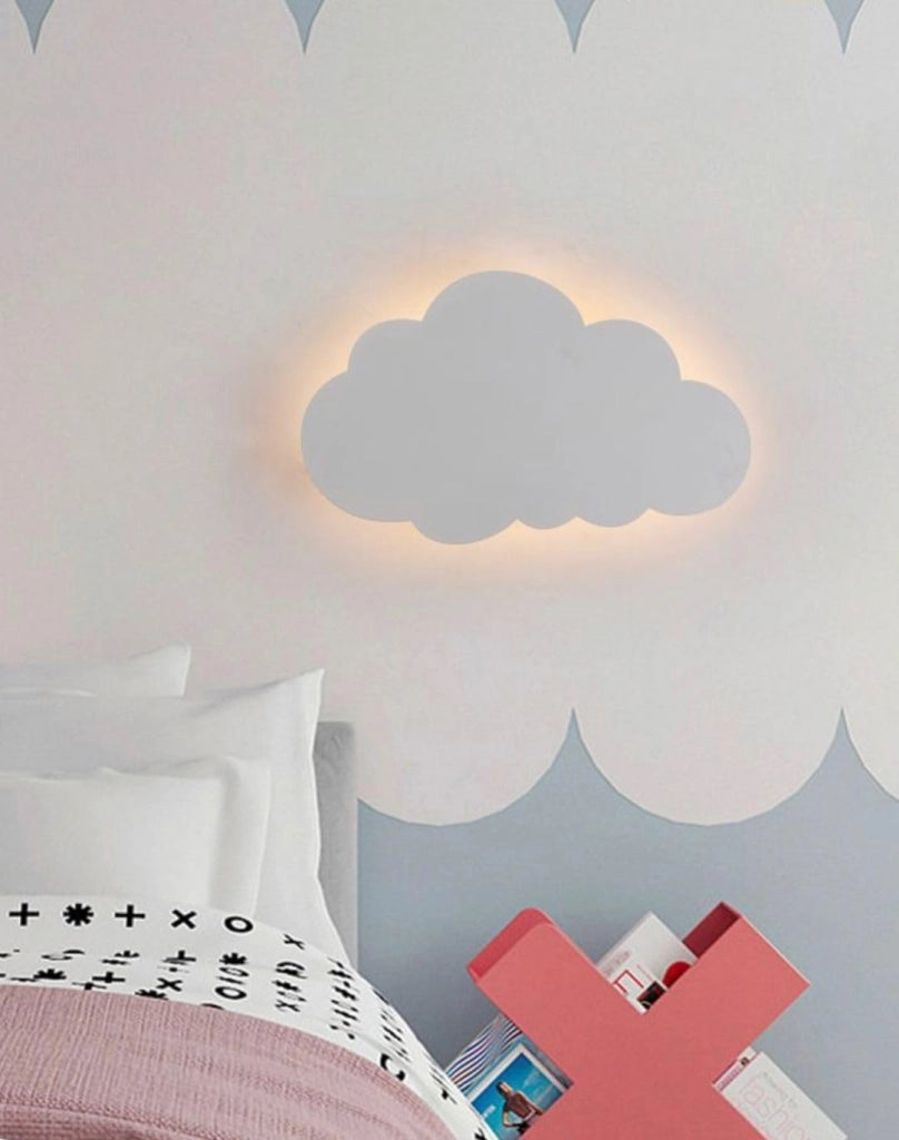 Applique LED a Forma di Nuvola per Cameretta Bambini, 9W 630 Lumen, Luce Selezionabile 3000K/4000K/6500K, Design Bianco in Metallo e Acrilico, IP20 – 298x180mm