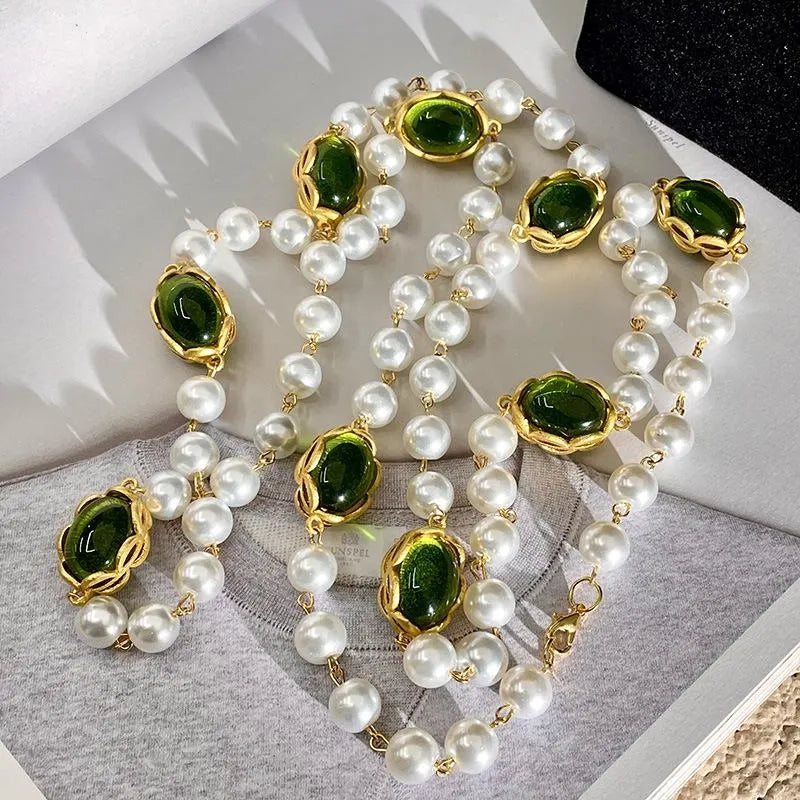 Collana vintage fatta a mano con perle e perline in vetro verde, accessori di lusso, regalo di Natale o di compleanno.